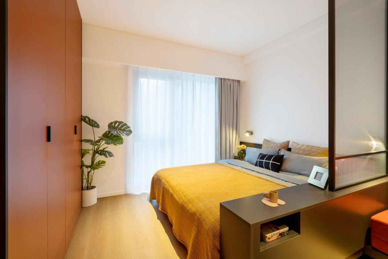 Base-Beijing Wangfujing Serviced Apartment- In Hutong &Bike Rental &Close To Forbidden City, Tian'Anmen Square &Subway Nearby &Free Coffee &Washing Machine,Kitchen &Restaurant Discount &English Speaking &High Speed Free Wifi Dış mekan fotoğraf Bedroom