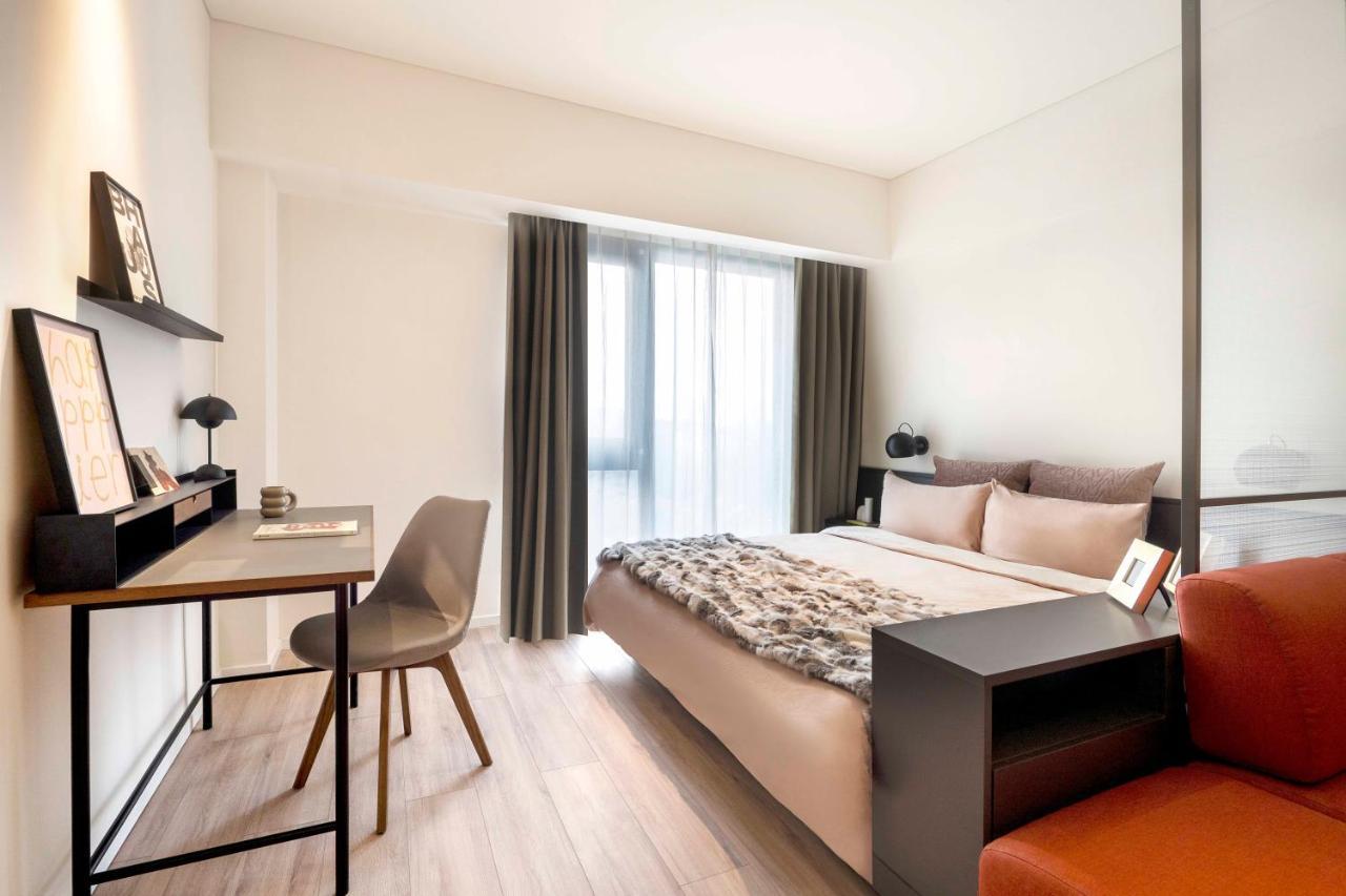 Base-Beijing Wangfujing Serviced Apartment- In Hutong &Bike Rental &Close To Forbidden City, Tian'Anmen Square &Subway Nearby &Free Coffee &Washing Machine,Kitchen &Restaurant Discount &English Speaking &High Speed Free Wifi Dış mekan fotoğraf Bedroom