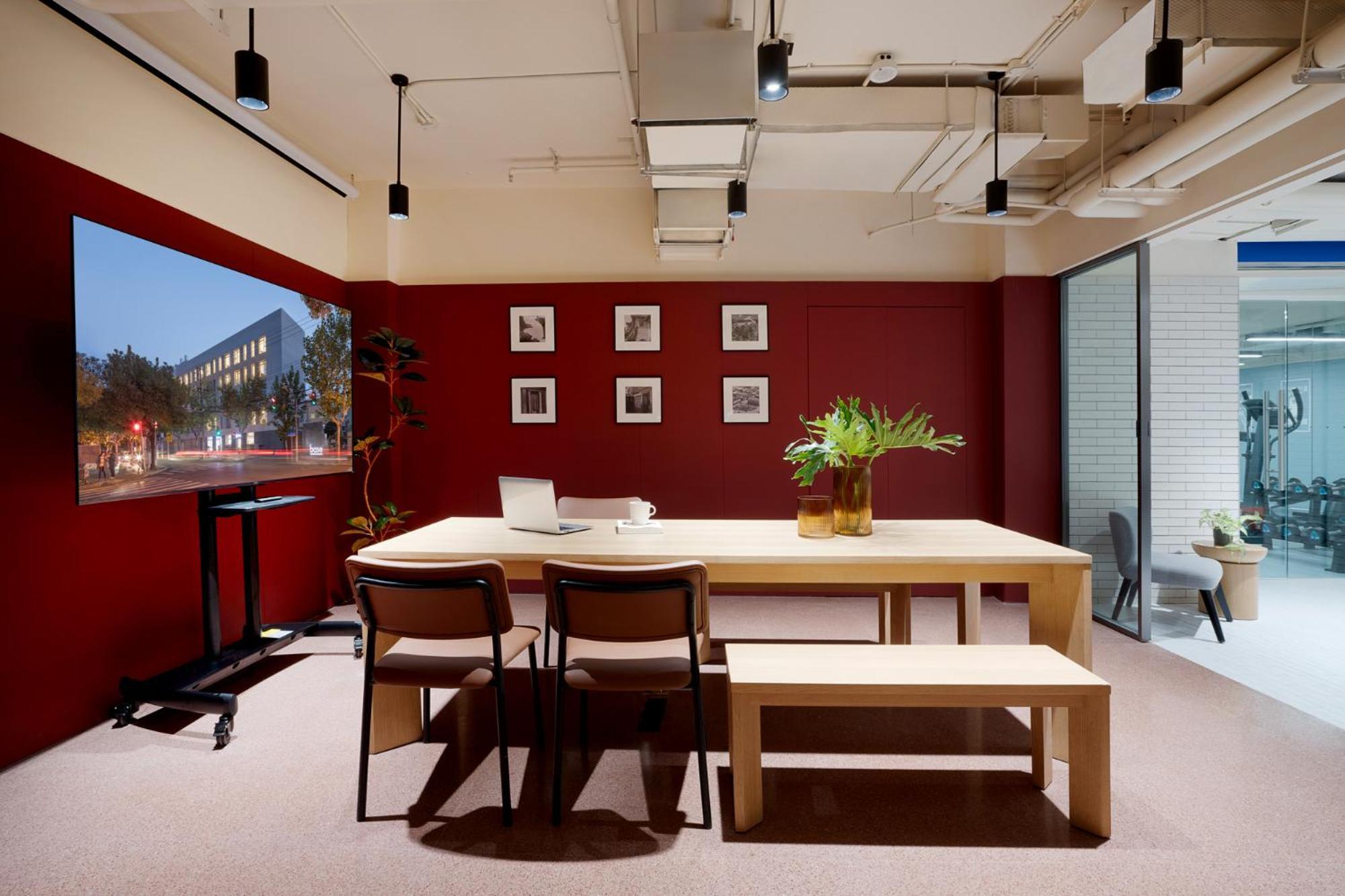 Base-Beijing Wangfujing Serviced Apartment- In Hutong &Bike Rental &Close To Forbidden City, Tian'Anmen Square &Subway Nearby &Free Coffee &Washing Machine,Kitchen &Restaurant Discount &English Speaking &High Speed Free Wifi Dış mekan fotoğraf The interior of the library