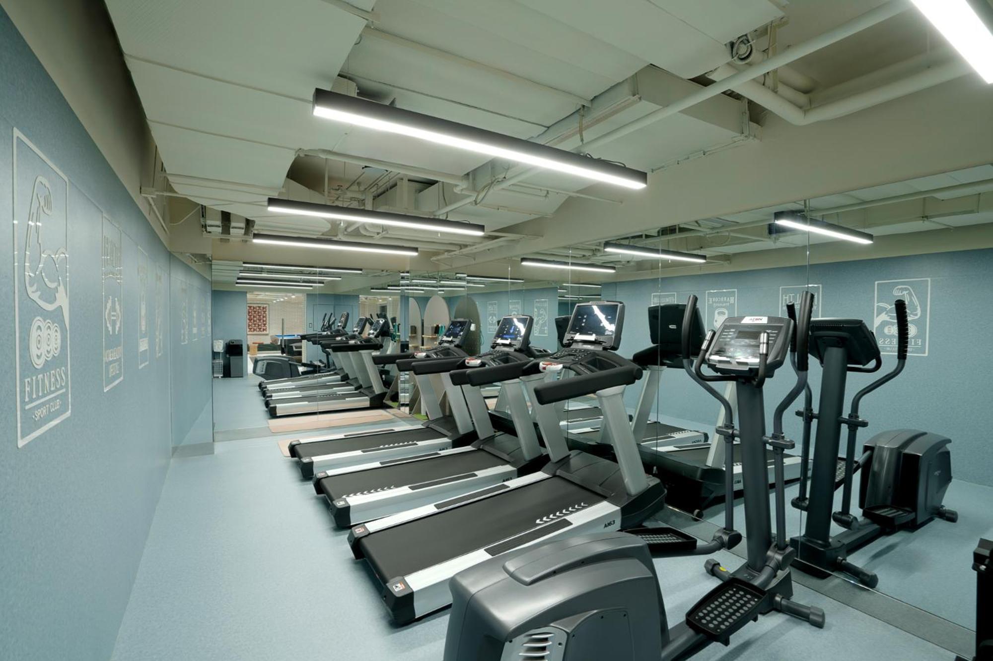 Base-Beijing Wangfujing Serviced Apartment- In Hutong &Bike Rental &Close To Forbidden City, Tian'Anmen Square &Subway Nearby &Free Coffee &Washing Machine,Kitchen &Restaurant Discount &English Speaking &High Speed Free Wifi Dış mekan fotoğraf The gym at the National Olympic Training Centre