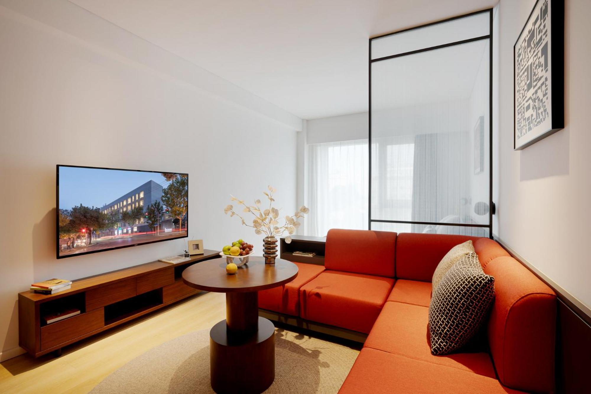 Base-Beijing Wangfujing Serviced Apartment- In Hutong &Bike Rental &Close To Forbidden City, Tian'Anmen Square &Subway Nearby &Free Coffee &Washing Machine,Kitchen &Restaurant Discount &English Speaking &High Speed Free Wifi Dış mekan fotoğraf Living room