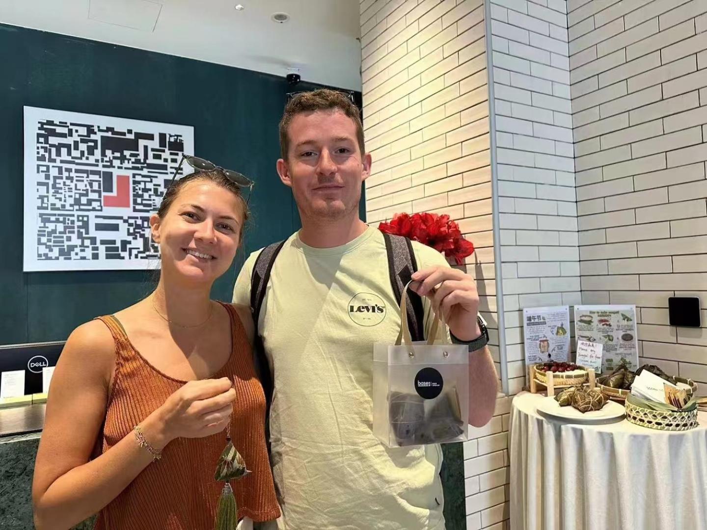Base-Beijing Wangfujing Serviced Apartment- In Hutong &Bike Rental &Close To Forbidden City, Tian'Anmen Square &Subway Nearby &Free Coffee &Washing Machine,Kitchen &Restaurant Discount &English Speaking &High Speed Free Wifi Dış mekan fotoğraf Visitors to the museum