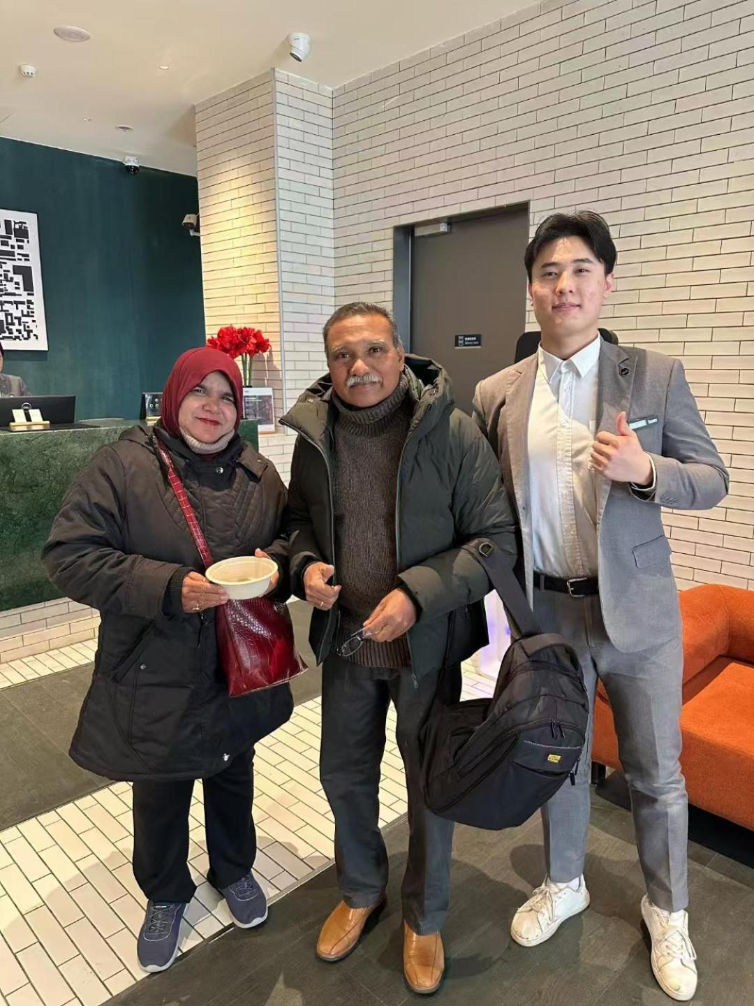 Base-Beijing Wangfujing Serviced Apartment- In Hutong &Bike Rental &Close To Forbidden City, Tian'Anmen Square &Subway Nearby &Free Coffee &Washing Machine,Kitchen &Restaurant Discount &English Speaking &High Speed Free Wifi Dış mekan fotoğraf Amina, Abdul and Kim
